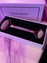 Load image into Gallery viewer, Rose quartz facial roller
