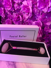 Load image into Gallery viewer, Rose quartz facial roller
